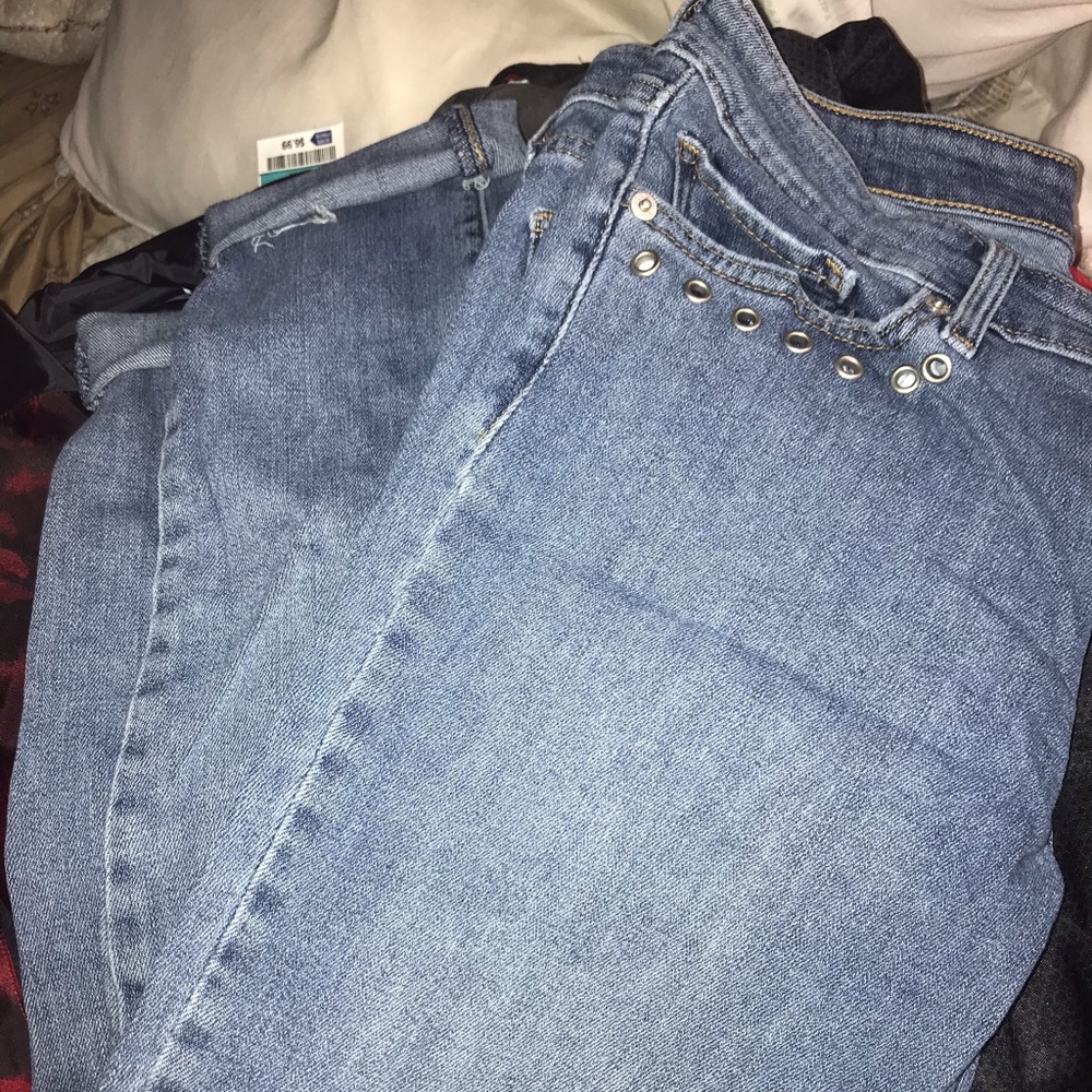 Juniors cropped capri jeans. Size 29.